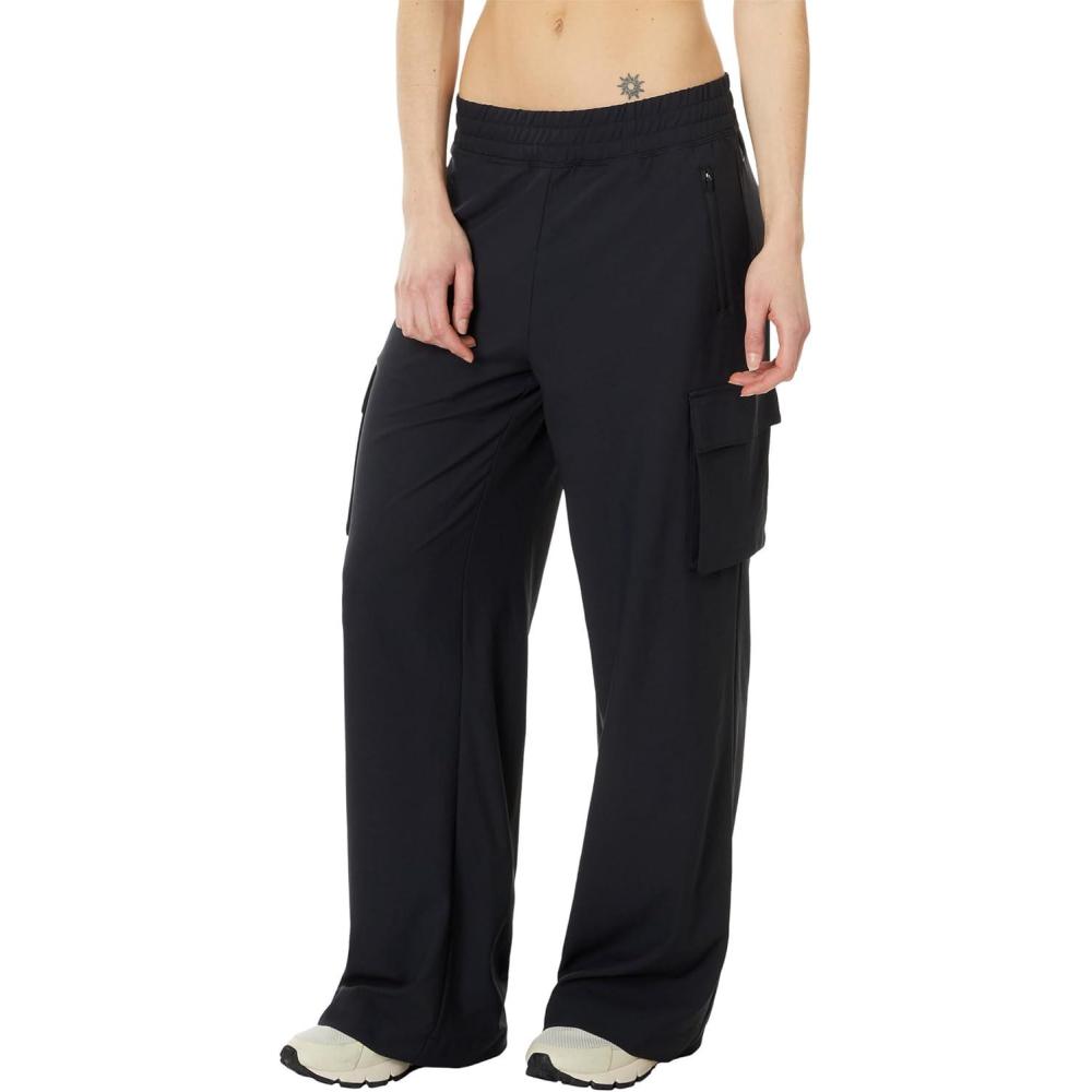 imageBeyond Yoga Womens City Chic Cargo PantsBlack